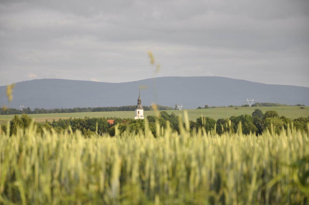 Lusatia Farm Лесьна Экстерьер фото