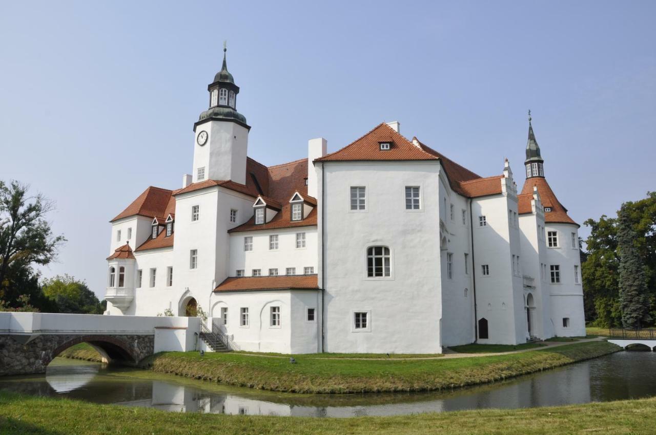 Lusatia Farm Лесьна Экстерьер фото